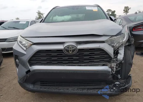 2019 Toyota Rav4 Xle z USA, uszkodzony, nr VIN JTMP1RFV0KD024555